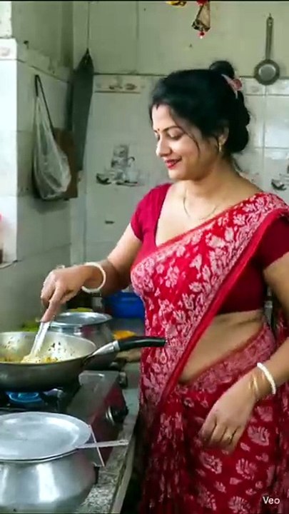 Bhabhi cooking and dancing