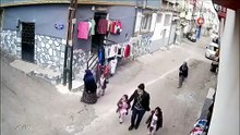 Küçük kıza çarpıp metrelerce savurdu Olay yerinden hızla kaçtı
