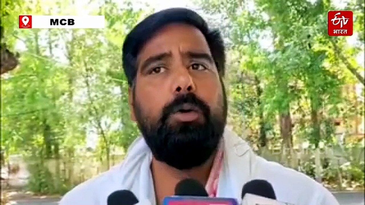 स्कूल परिसर और खेल मैदान भी बने नशेड़ियों का अड्डा, मनेंद्रगढ़ में जगह-जगह शराब बोतलें और नशे की सामग्री फैली