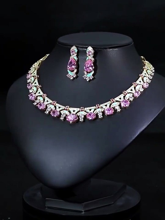 This Jewelry Set Looks Like Wearable Art 😳🎨✨