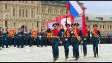 Putin arriva sulla Piazza Rossa: inizia parata del 9 maggio sottotono