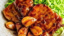 Tonteki Mastery: The Ultimate Japanese Pork Steak with Glossy Glaze & Crispy Garlic