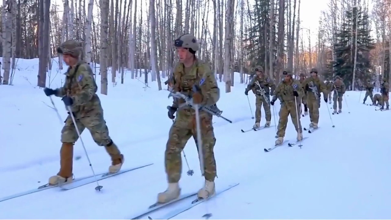 US Recon Marines Sharpen their Winter Warfighting Skills in Sweden