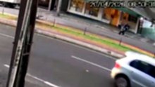 Idoso atropelado por moto ao sair de panificadora morre após 18 dias internado; vídeo mostra acidente