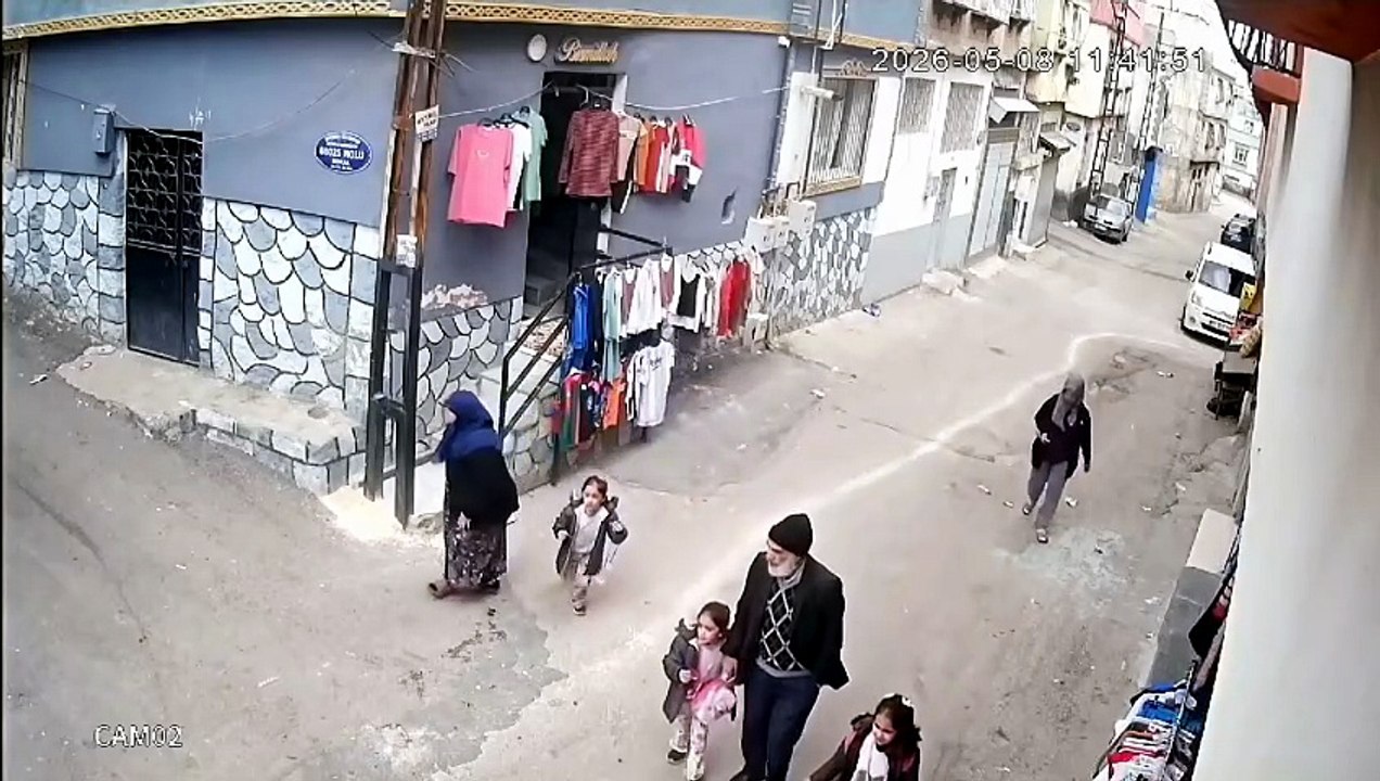 Gaziantep'te Motosikletin Çocuğa Çarpıp Kaçma Anı Kamerada