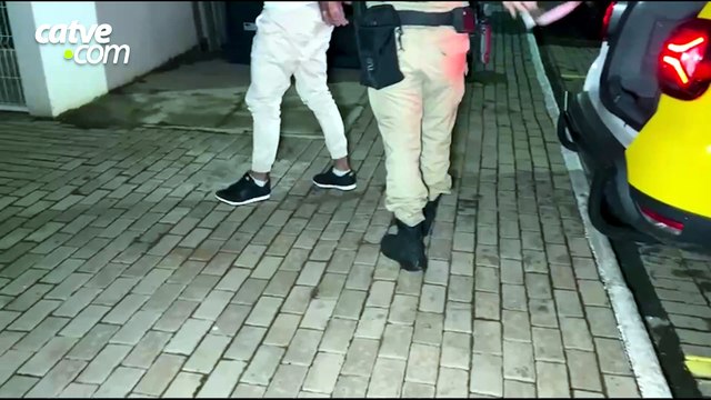 Homem é detido após agredir e ameaçar companheira no Bairro Santa Felicidade
