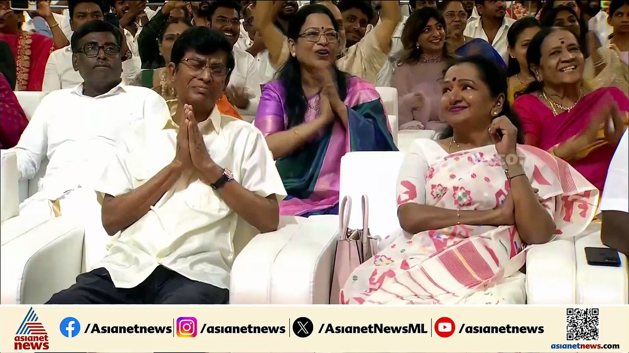 'സി ജോസഫ് വിജയ് എന്ന ഞാൻ'...; തമിഴ്നാട് മുഖ്യമന്ത്രി സ്ഥാനത്തേക്ക് സത്യപ്രതിജ്ഞ ചെയ്ത് വിജയ്