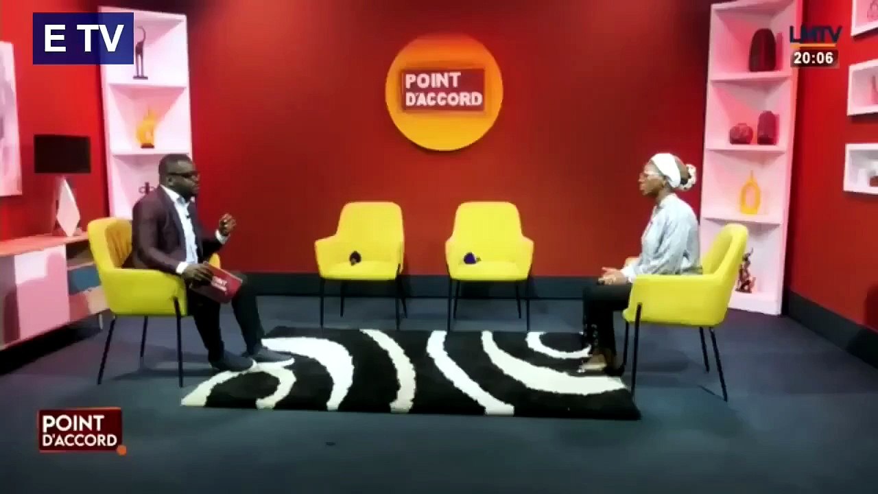la petite sœur décide se se marier avec son grand frère.