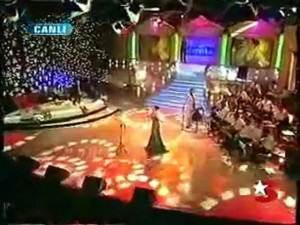Ebru Gündeş - Böyle Ayrılık Olmaz