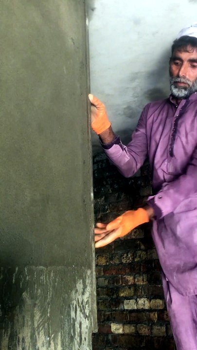 The correct way to plaster a wall.
