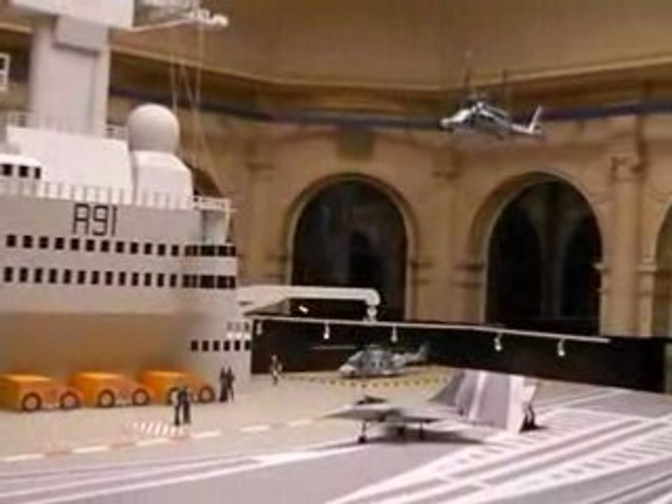 Le Charles de Gaulle fait escale à Paris