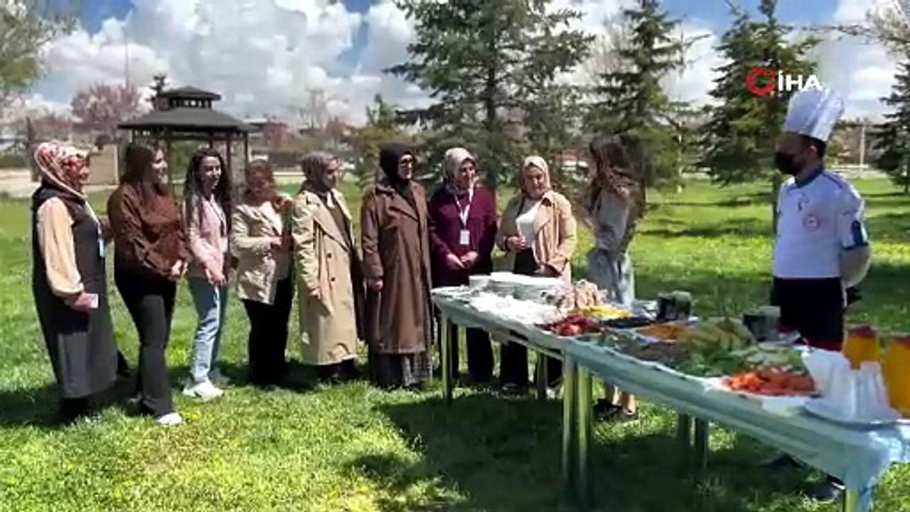 Van’da ebeler ve anne adaylarından anlamlı 'Anneler Günü' buluşması!