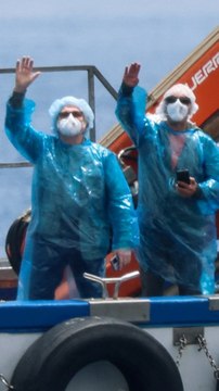 El desembarco y traslado de los españoles del barco con hantavirus