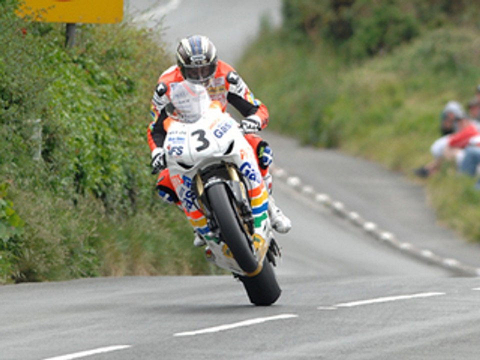 VIDEO : TT, A + DE 300 km/h EN VILLE ( moto journal )