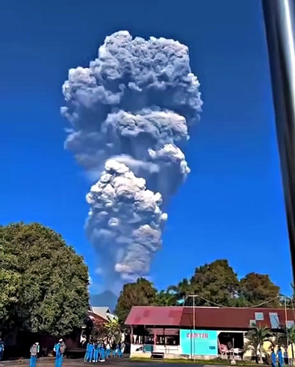 Massive eruption of Mt. Dukono volcano in North Maluku Province, Indonesia (08.05.2026)