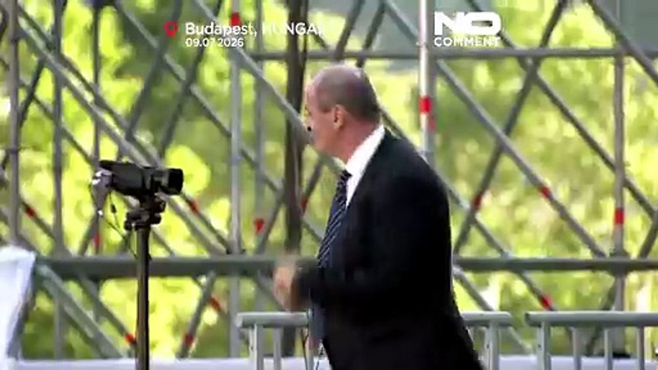 Przyszły minister zdrowia Węgier Zsolt Hegedűs tańczy na wiecu Magyara