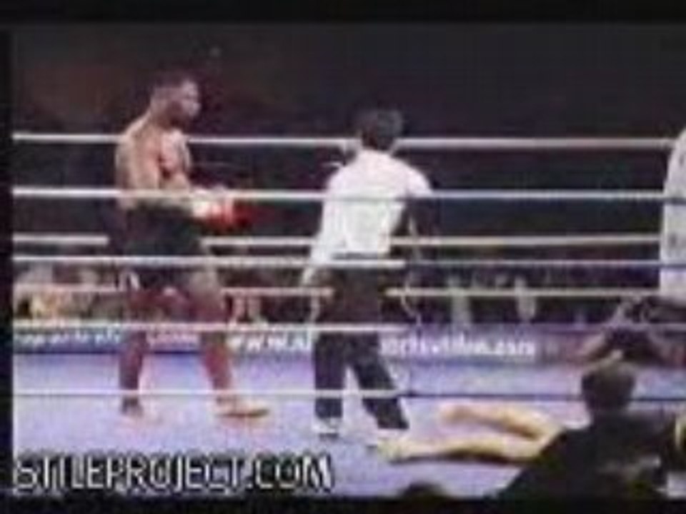 tibia cassé boxe thai violent