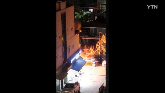 주택가에 주차된 차량에서 불...다친 사람 없어 / YTN