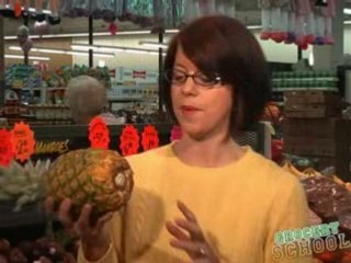 Grocery School: How to buy pineapple