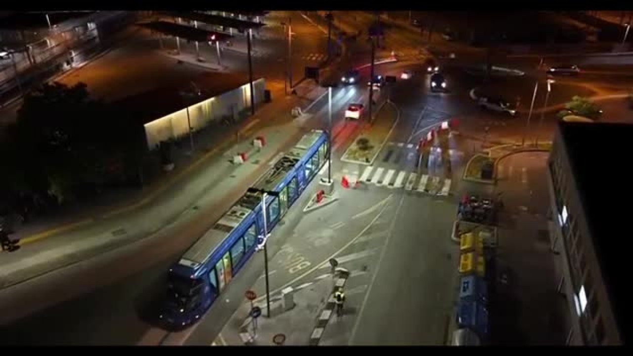 Tram di Padova, il primo viaggio sulla nuova linea diretta verso l'ospedale: a bordo il sindaco Giordani