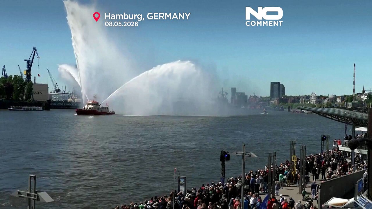 Hunderte Schiffe feiern 837. Hafengeburtstag in Hamburg