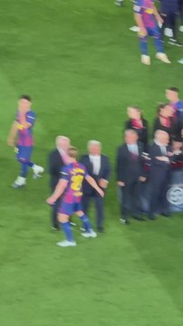 El gesto de euforia de Laporta durante la celebración del título de Liga del Barça