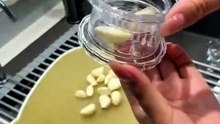 Kitchenware garlic box, garlic peeler, garlic whisk, kitchen tools - no electricity required.