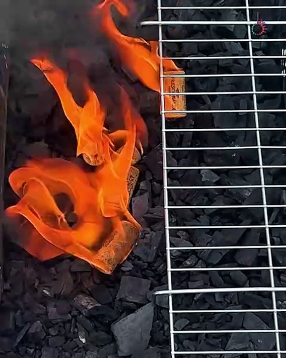 Corks to the rescue for a quick BBQ! 🍖