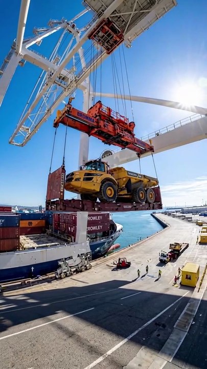 Massive Port Crane Loading a Volvo Dump Truck! 🚢🏗️🚛
