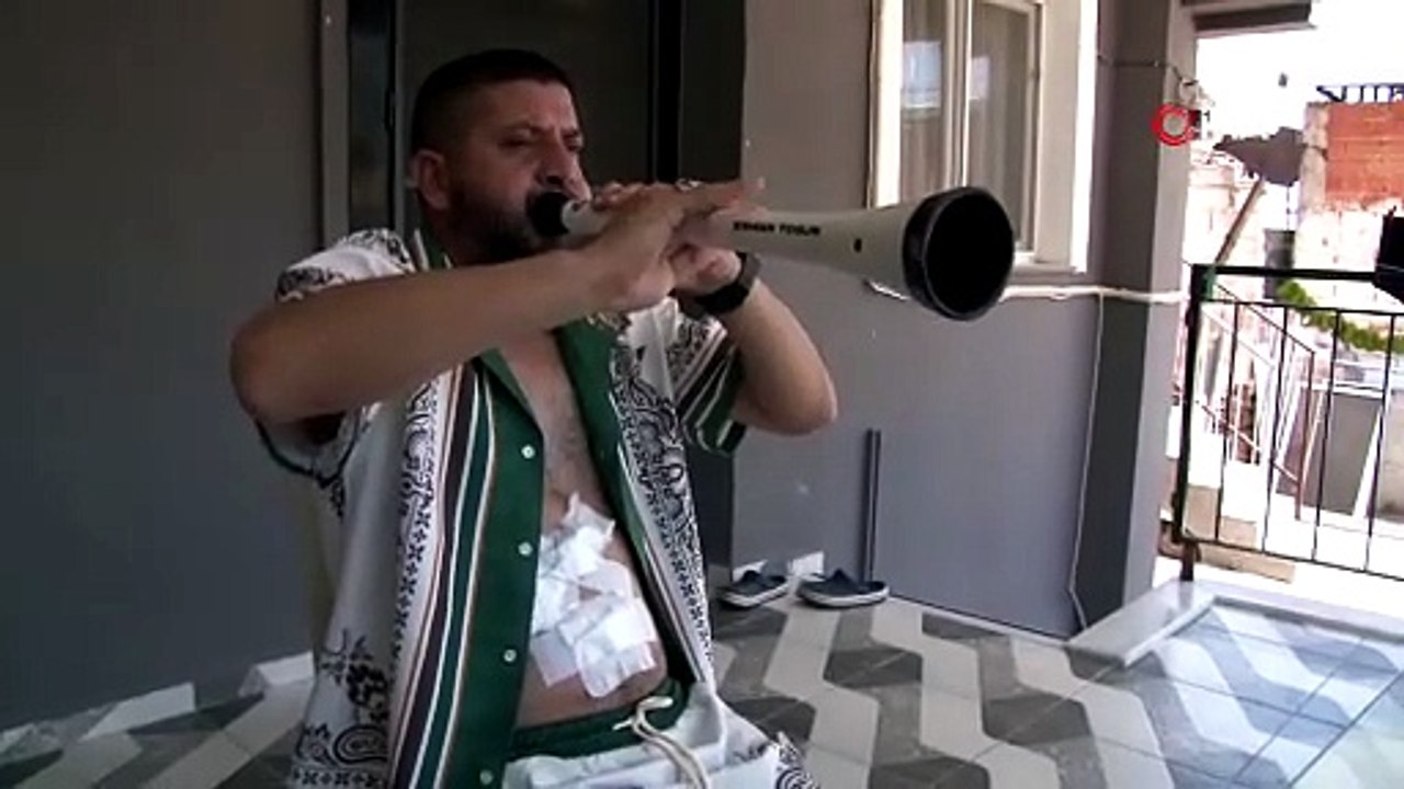 Tıp dünyasında böylesi görülmedi! Ameliyat sonrası nefes egzersizini zurnayla yaptı!