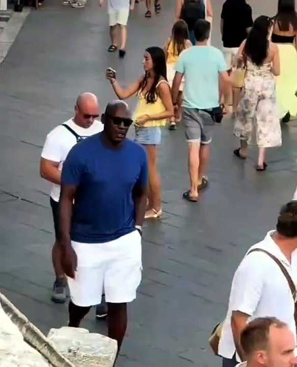 Michael Jordan rispunta a Taormina: passeggiata tra le vie del centro per il Goat del basket