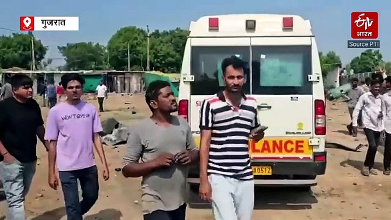 गुजरात के खेड़ा में अवैध पटाखा फैक्ट्री में भीषण विस्फोट, इमारत मलबे में तब्दील… कई घायल
