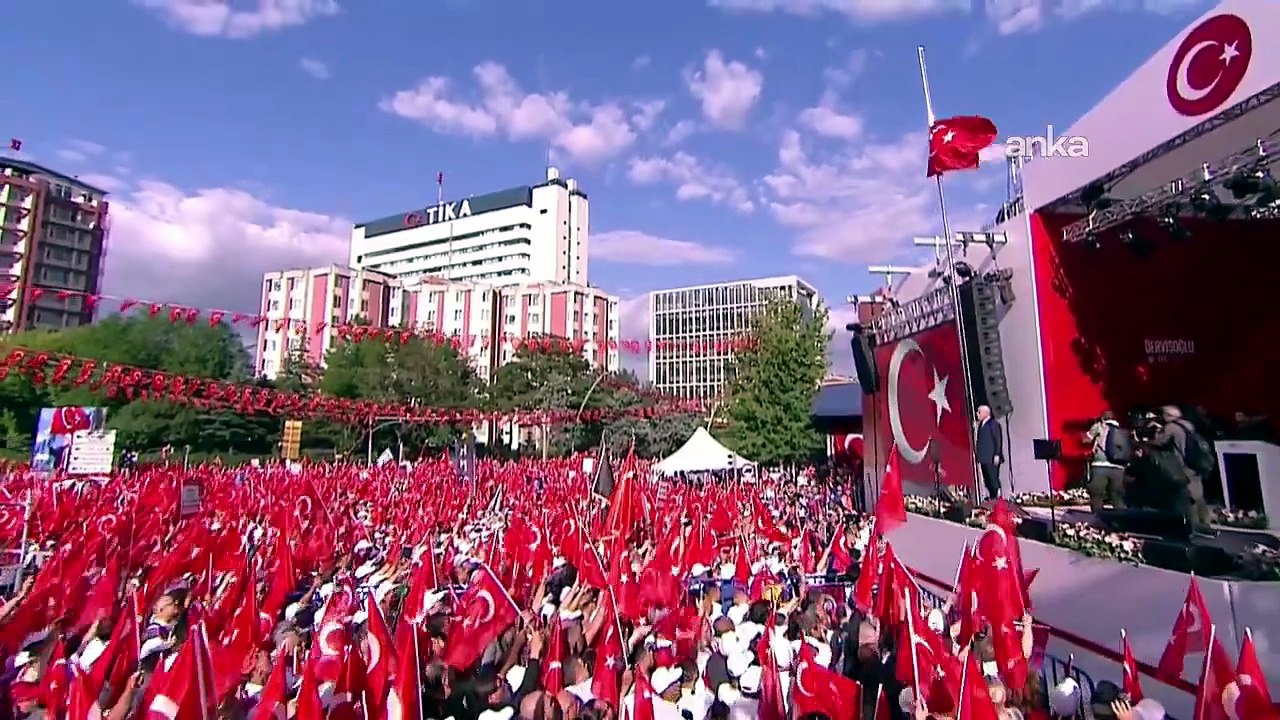 Dervişoğlu, Tandoğan'da düzenlenen "Bayrak Miti...