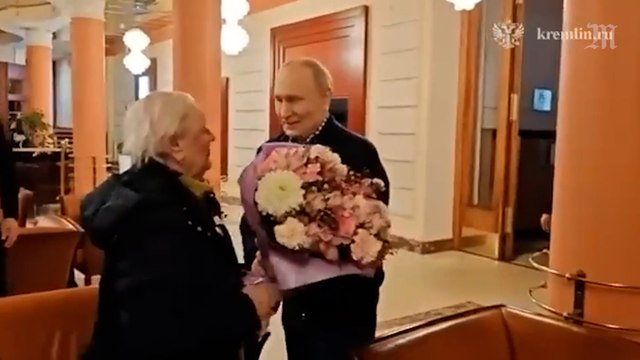 Vladimir Poutine invite à dîner son ancienne institutrice