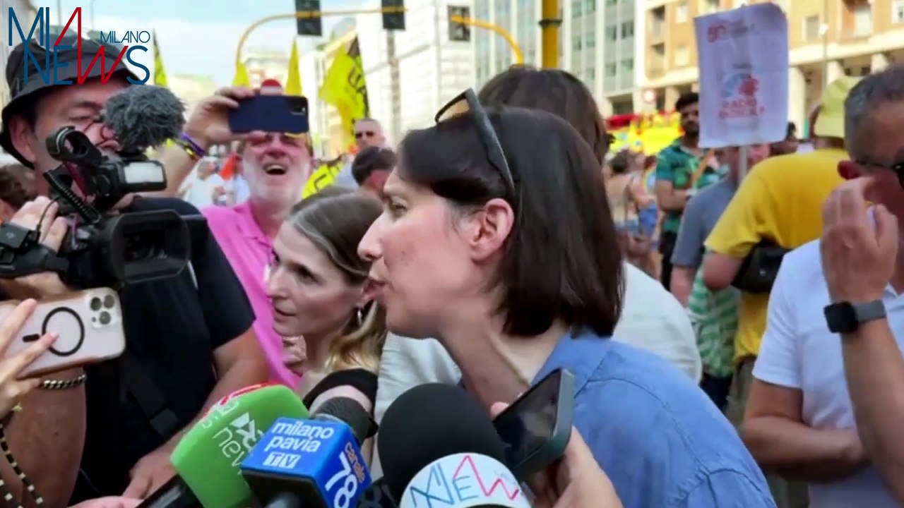 Elly Schlein al Gay Pride di Milano: “L'omolesbotransfobia uccide”.