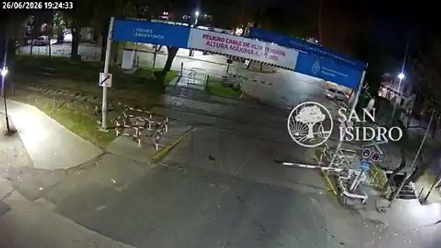 Así fue el momento en el que el Tren de la Costa arrolló el auto de Ernestina Pais