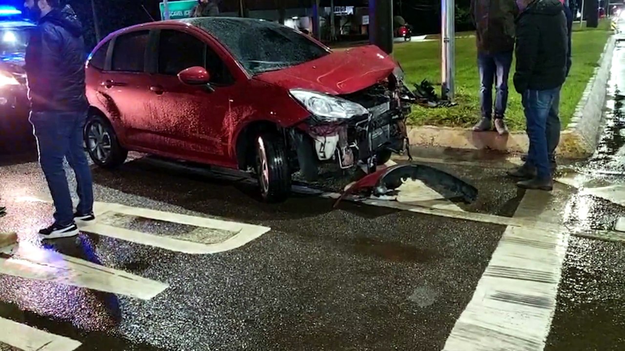 Veículos se envolvem em acidente no Trevo da Portal