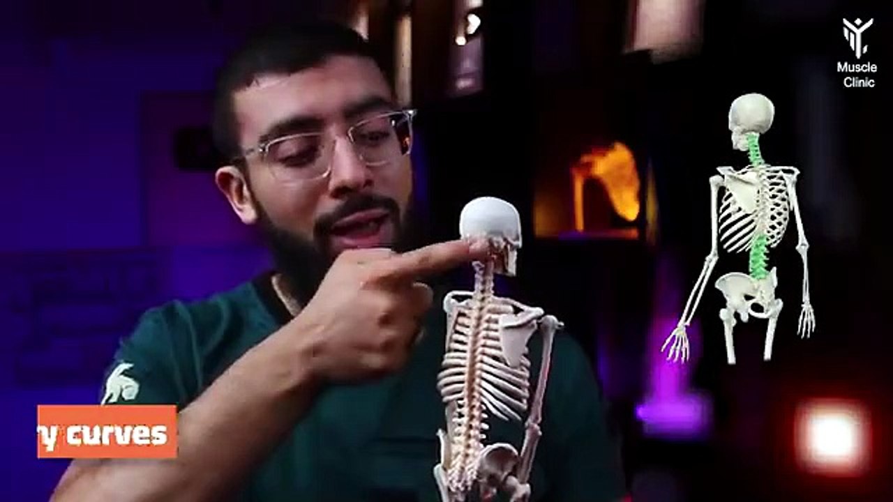 وجع الظهر بين الكتاف ؟ اعرف اسبابه وطرق العلاج👌