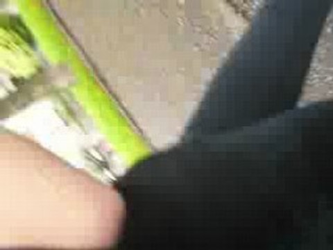 ET LE MEC IL SE CASSE LA GUEULE MONUMENTALE