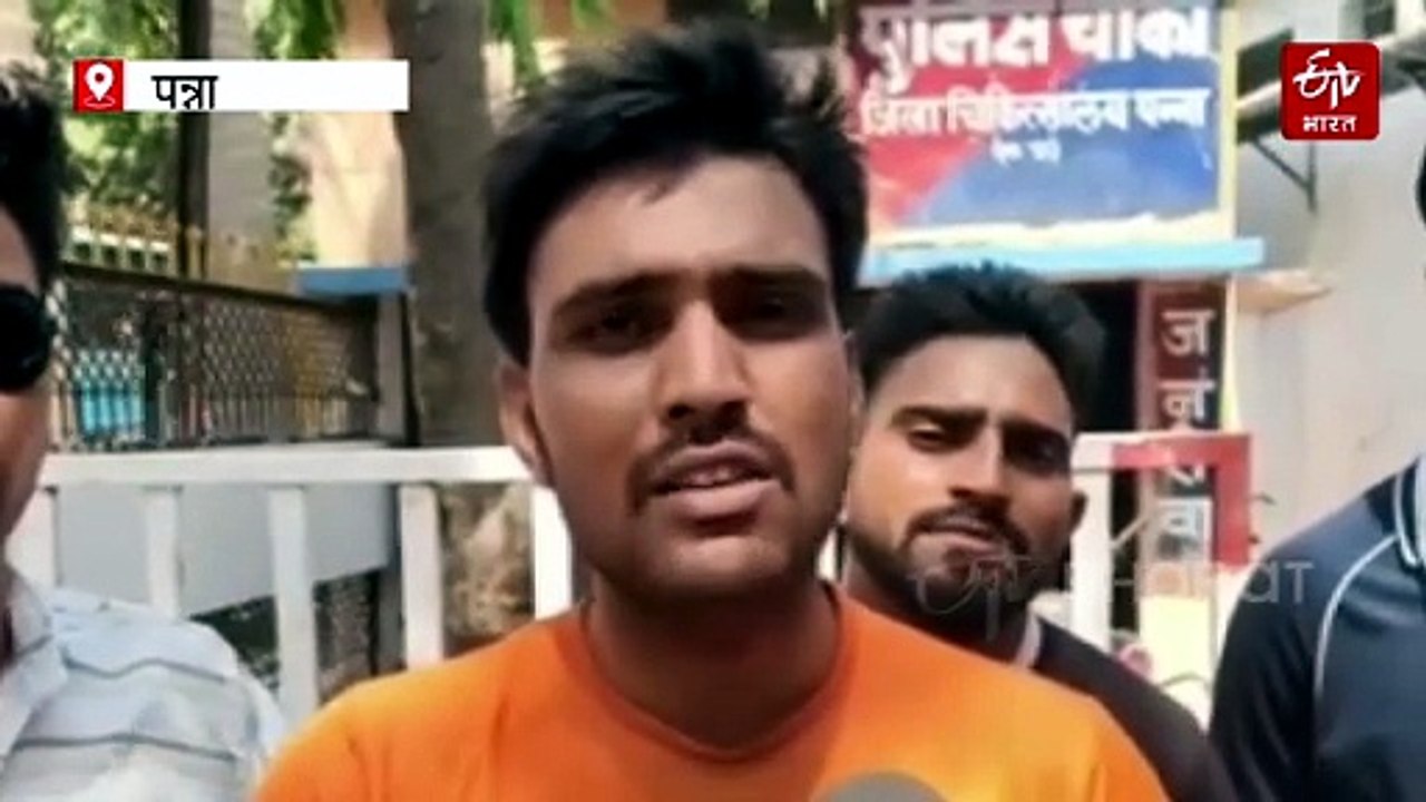 युवक ने घर के बाहर खड़ी युवती को मारी गोली, जमीन पर गिरते ही चाकू से दनादन हमले