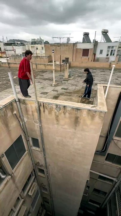 4 sauts sur les toits d'Athènes