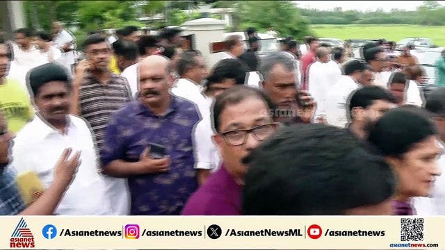 'വിഡി സതീശനെ മുഖ്യമന്ത്രിയാക്കിയിട്ടേ പോകൂ'; പല ജില്ലകളിൽ നിന്ന് വിഡിയുടെ വസതിയിലെത്തി അണികൾ