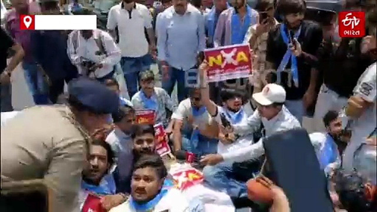 રાજકોટમાં NEET પેપર લીક મુદ્દે NSUIનું  વિરોધ પ્રદર્શન, 20થી વધુ કાર્યકરોની અટકાયત