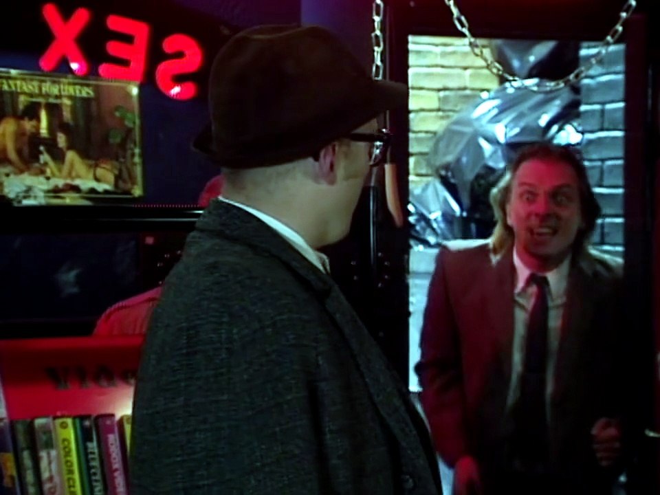 Bottom S01 E01