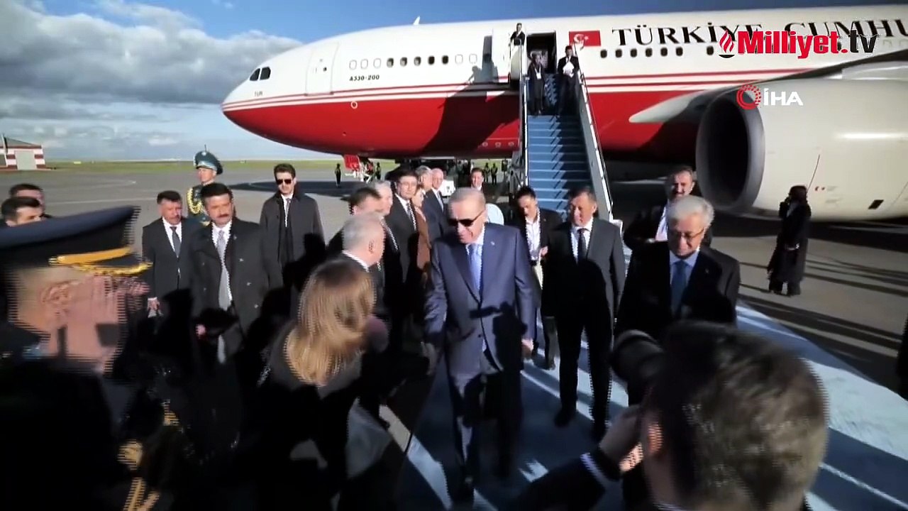 Cumhurbaşkanı Erdoğan Kazakistan'da Tokayev tarafından resmi törenle karşılandı