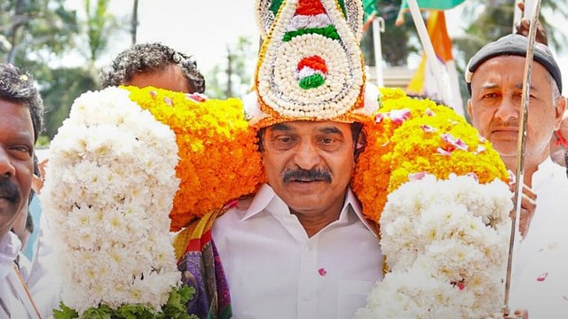 राहुल गांधी और प्रियंका गांधी के खिलाफ वायनाड में लगे पोस्टर