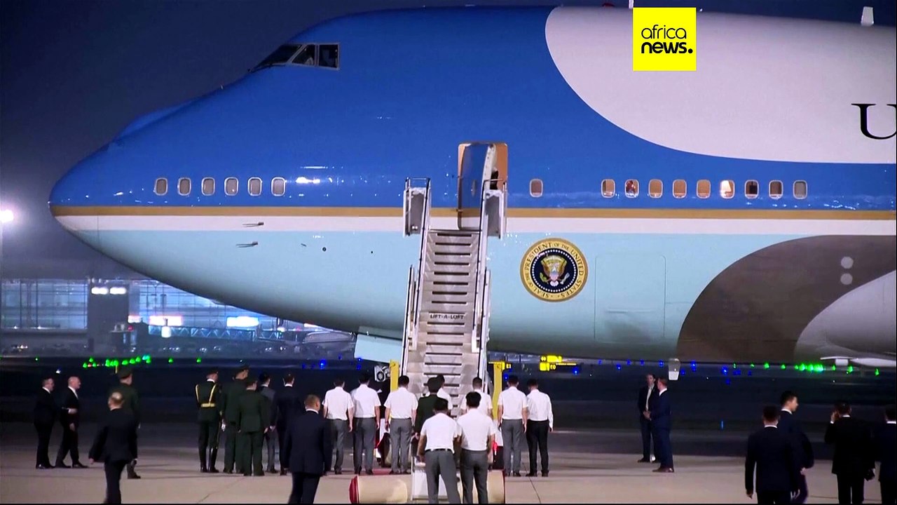 Donald Trump arrive en Chine pour un sommet aux enjeux majeurs avec Xi Jinping