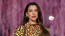 Dua Lipa demanda a Samsung por usar su imagen