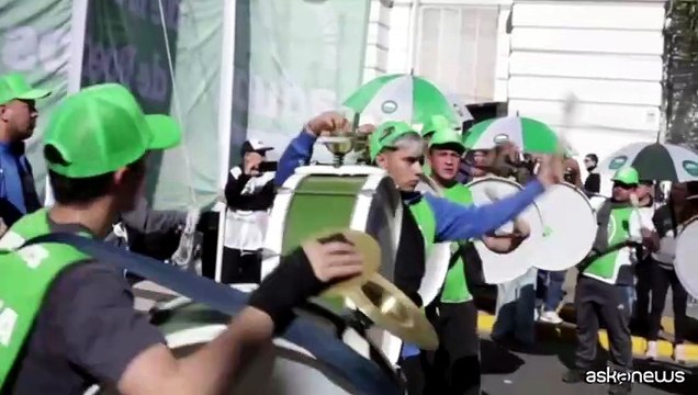 Argentina, in migliaia protestano contri i tagli alle università