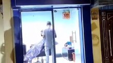 Only in #India: The #ATM #Barbershop!